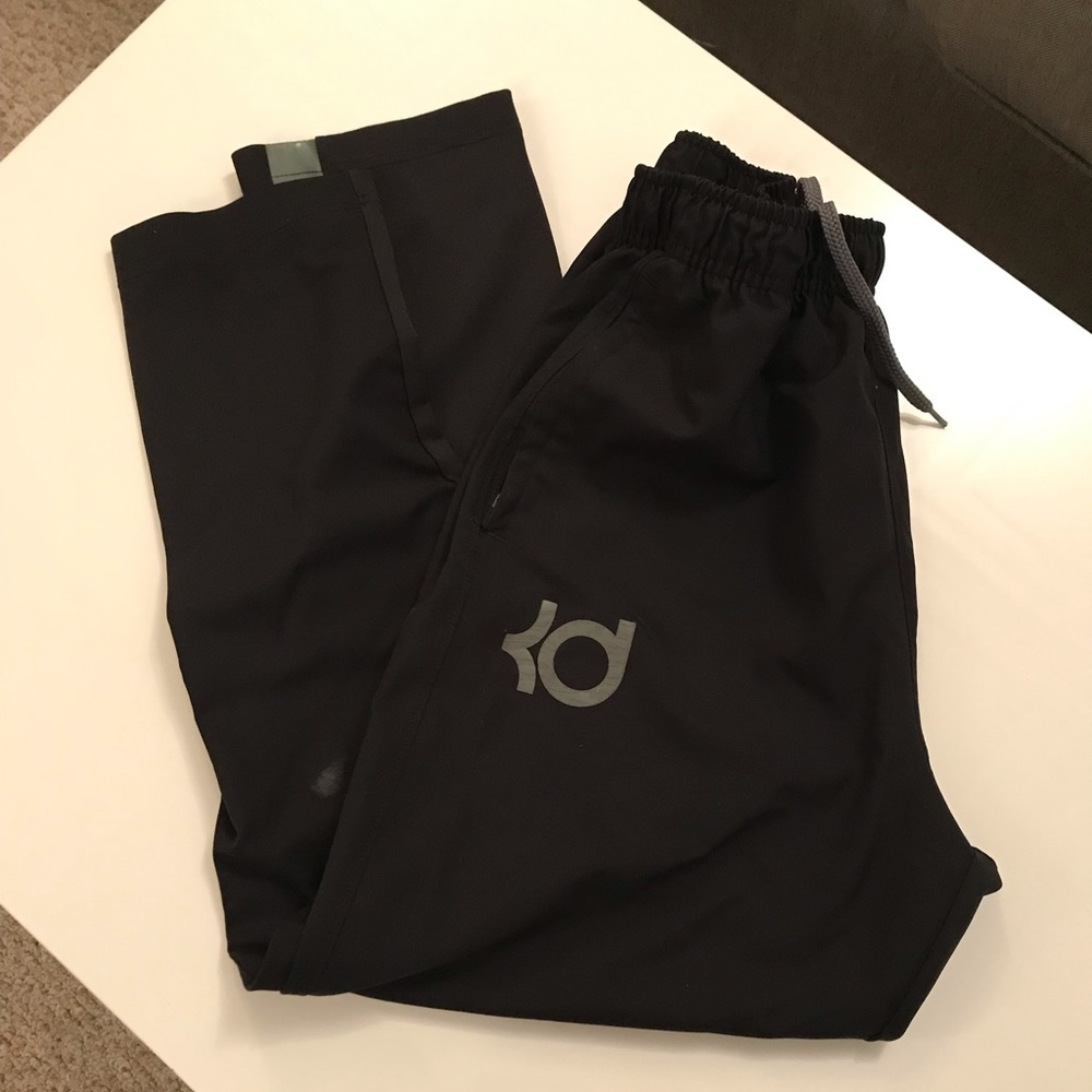 Youth KD athletic pants.